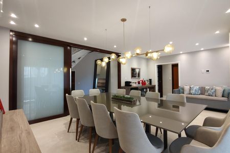 Casa de condomínio à venda com 424m², 5 quartos e 5 vagas Casa de condomínio à venda com 424m², 5 quartos e 5 vagasSala 2