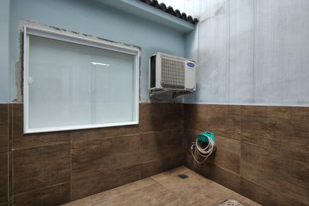 Casa de condomínio à venda com 424m², 5 quartos e 5 vagas Casa de condomínio à venda com 424m², 5 quartos e 5 vagasÁrea de Serviço