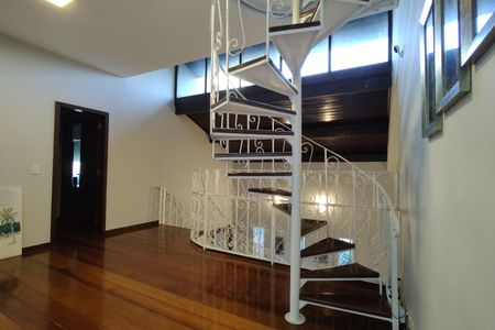 Casa de condomínio à venda com 424m², 5 quartos e 5 vagas Casa de condomínio à venda com 424m², 5 quartos e 5 vagasHall social