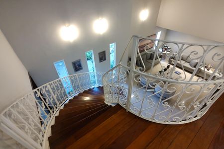 Casa de condomínio à venda com 424m², 5 quartos e 5 vagas Casa de condomínio à venda com 424m², 5 quartos e 5 vagasSala 1