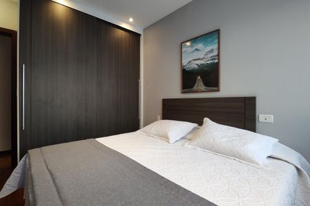 Casa de condomínio à venda com 424m², 5 quartos e 5 vagas Casa de condomínio à venda com 424m², 5 quartos e 5 vagasQuarto 3 - Armários