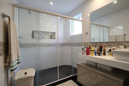 Casa de condomínio à venda com 424m², 5 quartos e 5 vagas Casa de condomínio à venda com 424m², 5 quartos e 5 vagasBanheiro da Suíte 4