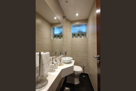 Casa de condomínio à venda com 424m², 5 quartos e 5 vagasLavabo