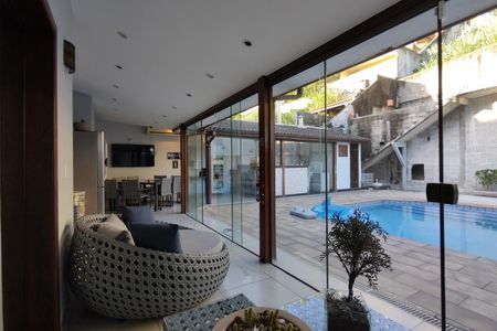 Casa de condomínio à venda com 424m², 5 quartos e 5 vagas Casa de condomínio à venda com 424m², 5 quartos e 5 vagasÁrea gourmet