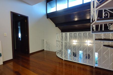 Casa de condomínio à venda com 424m², 5 quartos e 5 vagas Casa de condomínio à venda com 424m², 5 quartos e 5 vagasHall social