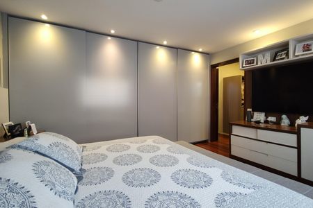 Casa de condomínio à venda com 424m², 5 quartos e 5 vagas Casa de condomínio à venda com 424m², 5 quartos e 5 vagasQuarto 4 - Suíte