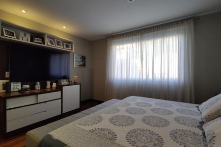 Casa de condomínio à venda com 424m², 5 quartos e 5 vagas Casa de condomínio à venda com 424m², 5 quartos e 5 vagasQuarto 4 - Suíte