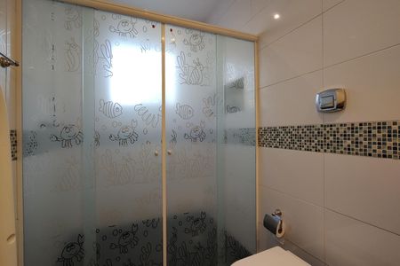 Casa de condomínio à venda com 424m², 5 quartos e 5 vagas Casa de condomínio à venda com 424m², 5 quartos e 5 vagasBanheiro da Suíte 2