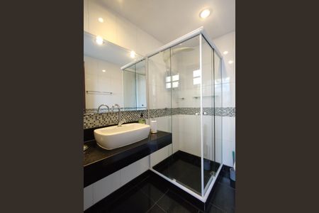 Casa de condomínio à venda com 424m², 5 quartos e 5 vagasBanheiro 2