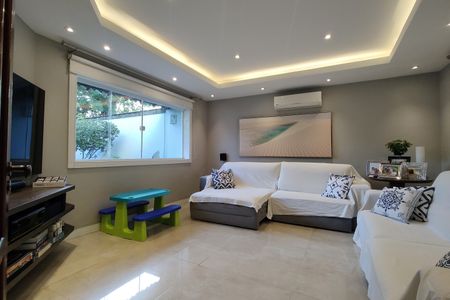 Casa de condomínio à venda com 424m², 5 quartos e 5 vagas Casa de condomínio à venda com 424m², 5 quartos e 5 vagasSala 2