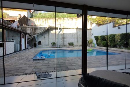 Casa de condomínio à venda com 424m², 5 quartos e 5 vagas Casa de condomínio à venda com 424m², 5 quartos e 5 vagasÁrea comum - Piscina