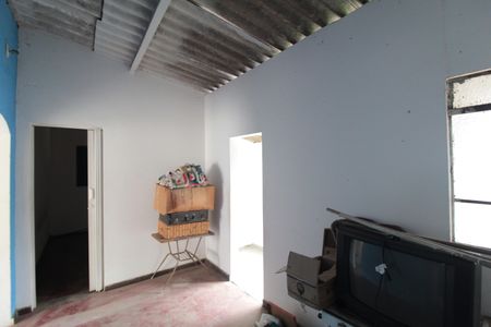 Casa à venda com 360m², 5 quartos e 1 vagaCasa dos Fundos | Cozinha e Área de Serviço