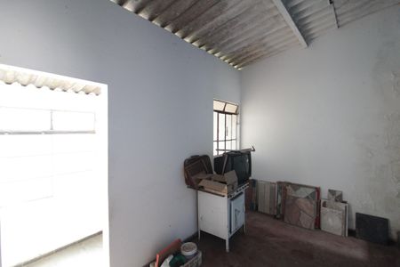 Casa à venda com 360m², 5 quartos e 1 vagaCasa dos Fundos | Cozinha e Área de Serviço