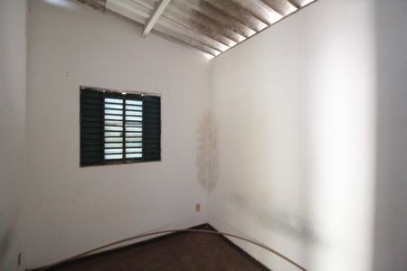 Casa à venda com 360m², 5 quartos e 1 vagaCasa dos Fundos | Quartos