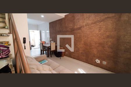 Casa de condomínio à venda com 67m², 2 quartos e 1 vagaSala