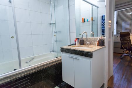 Apartamento à venda com 170m², 3 quartos e 5 vagasBanheiro suite 3