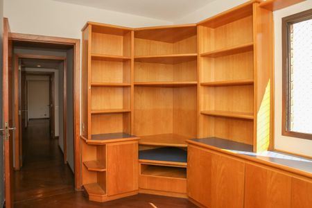 Apartamento à venda com 180m², 4 quartos e 2 vagasQuarto