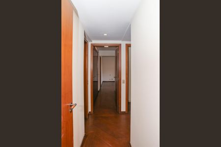 Apartamento à venda com 180m², 4 quartos e 2 vagasCorredor