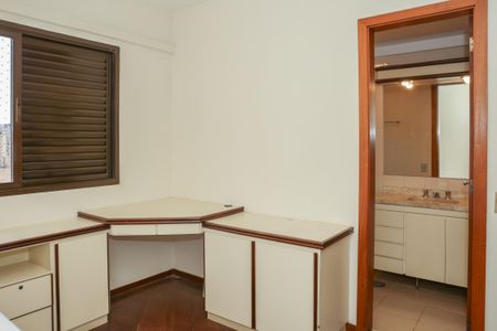 Apartamento à venda com 180m², 4 quartos e 2 vagasSuíte 2