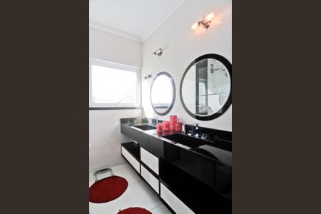 Casa à venda com 600m², 4 quartos e sem vagaBanheiro da Suíte 2