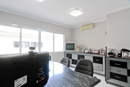 Casa à venda com 600m², 4 quartos e sem vagaEscritório