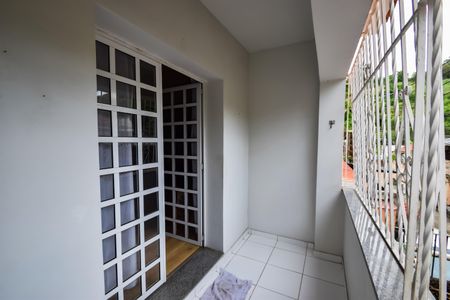 Casa de condomínio para alugar com 140m², 5 quartos e 1 vaga Casa de condomínio para alugar com 140m², 5 quartos e 1 vagaVaranda