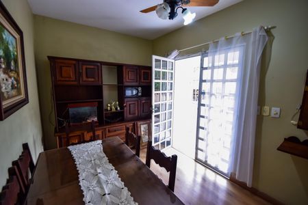 Casa de condomínio para alugar com 140m², 5 quartos e 1 vaga Casa de condomínio para alugar com 140m², 5 quartos e 1 vagaSala