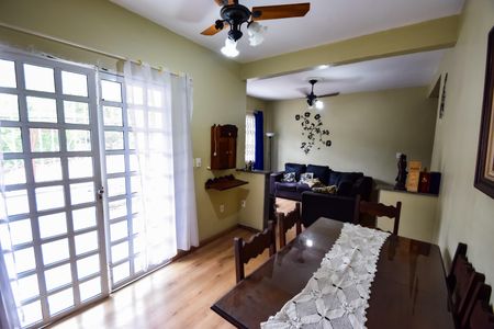 Casa de condomínio para alugar com 140m², 5 quartos e 1 vaga Casa de condomínio para alugar com 140m², 5 quartos e 1 vagaSala