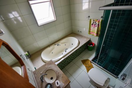 Casa de condomínio para alugar com 140m², 5 quartos e 1 vaga Casa de condomínio para alugar com 140m², 5 quartos e 1 vagaBanheiro do Quarto 2 - Suíte