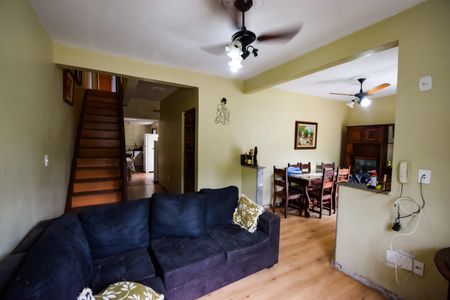 Casa de condomínio para alugar com 140m², 5 quartos e 1 vaga Casa de condomínio para alugar com 140m², 5 quartos e 1 vagaSala
