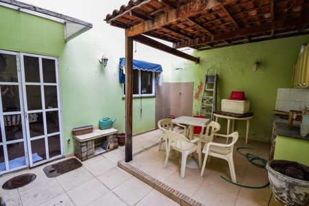 Casa de condomínio para alugar com 140m², 5 quartos e 1 vaga Casa de condomínio para alugar com 140m², 5 quartos e 1 vagaQuintal