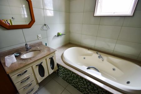 Casa de condomínio para alugar com 140m², 5 quartos e 1 vaga Casa de condomínio para alugar com 140m², 5 quartos e 1 vagaBanheiro do Quarto 2 - Suíte