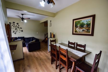 Casa de condomínio para alugar com 140m², 5 quartos e 1 vaga Casa de condomínio para alugar com 140m², 5 quartos e 1 vagaSala