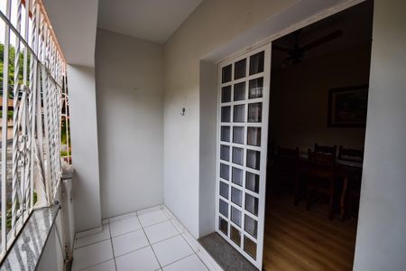 Casa de condomínio para alugar com 140m², 5 quartos e 1 vaga Casa de condomínio para alugar com 140m², 5 quartos e 1 vagaVaranda