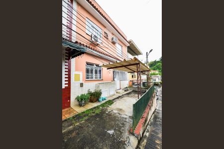 Casa de condomínio para alugar com 140m², 5 quartos e 1 vaga Casa de condomínio para alugar com 140m², 5 quartos e 1 vagaFachada da Casa