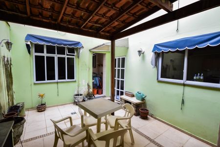 Casa de condomínio para alugar com 140m², 5 quartos e 1 vaga Casa de condomínio para alugar com 140m², 5 quartos e 1 vagaQuintal