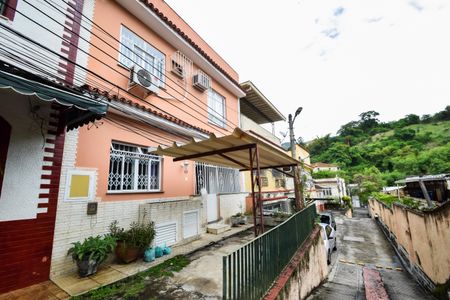Casa de condomínio para alugar com 140m², 5 quartos e 1 vaga Casa de condomínio para alugar com 140m², 5 quartos e 1 vagaFachada da Casa