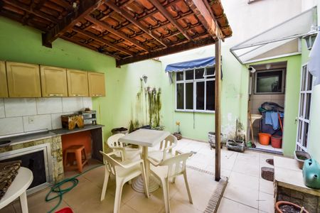 Casa de condomínio para alugar com 140m², 5 quartos e 1 vaga Casa de condomínio para alugar com 140m², 5 quartos e 1 vagaQuintal