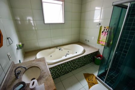 Casa de condomínio para alugar com 140m², 5 quartos e 1 vaga Casa de condomínio para alugar com 140m², 5 quartos e 1 vagaBanheiro do Quarto 2 - Suíte