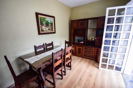 Casa de condomínio para alugar com 140m², 5 quartos e 1 vaga Casa de condomínio para alugar com 140m², 5 quartos e 1 vagaSala