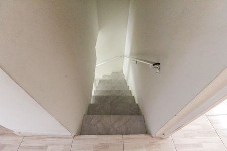 Casa de condomínio à venda com 62m², 2 quartos e 1 vagaEscada