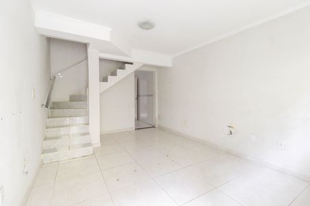 Casa de condomínio à venda com 62m², 2 quartos e 1 vagaSala