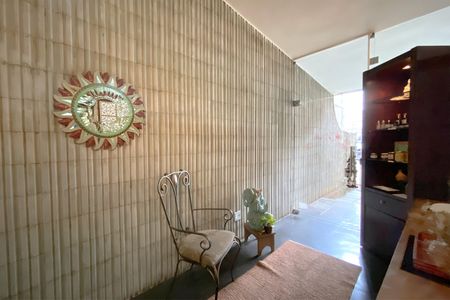 Casa à venda com 345m², 6 quartos e 4 vagasEntrada