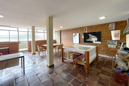Casa à venda com 345m², 6 quartos e 4 vagasLavanderia