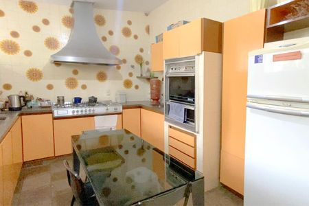 Casa à venda com 345m², 6 quartos e 4 vagasCozinha