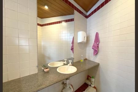 Casa à venda com 345m², 6 quartos e 4 vagasLavabo da Sala de Estar