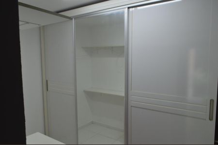 Casa de condomínio à venda com 300m², 4 quartos e 2 vagasCloset da Suíte 2