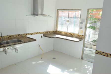 Casa de condomínio à venda com 300m², 4 quartos e 2 vagasCozinha