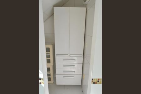 Casa de condomínio à venda com 300m², 4 quartos e 2 vagasDispensa