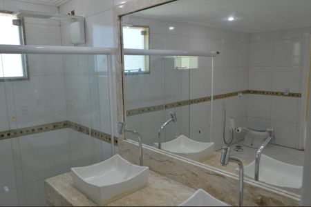 Casa de condomínio à venda com 300m², 4 quartos e 2 vagasBanheiro da Suíte 3